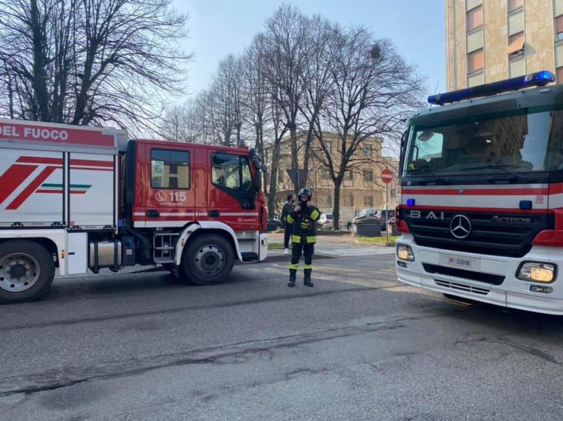 Auto trancia un tubo del gas in via Cavour a Valenza