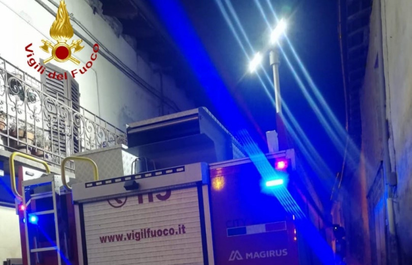 Cavi elettrici sfiammanti, intervento dei Vigili del Fuoco