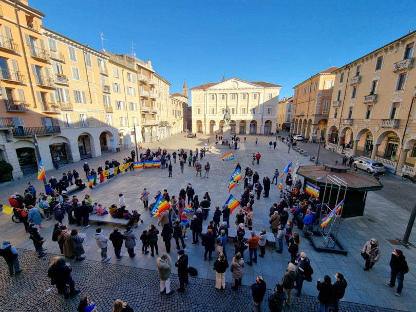Presidio per la pace in piazza Mazzini a Casale