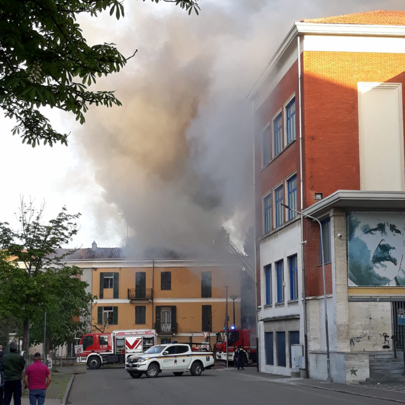 Incendio un una palazzina di viale Cellini a Valenza