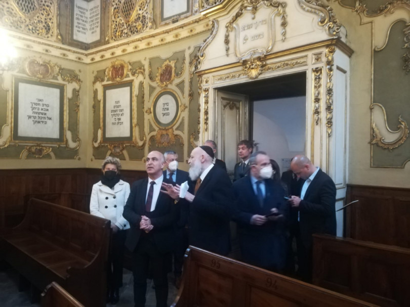 Ambasciatore israeliano in visita alla Sinagoga di Casale
