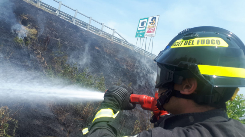 Doppio intervento dei Vigili del Fuoco nei pressi della A26