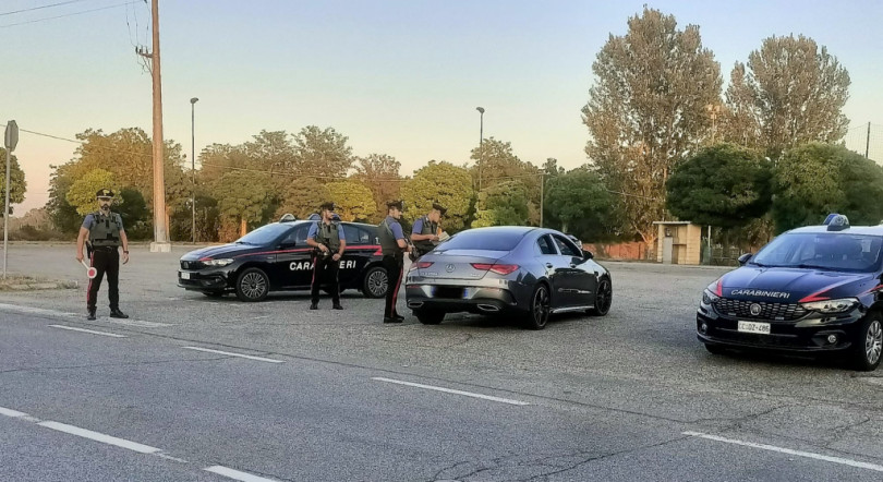 Controlli delle forze dell'ordine per prevenire un rave party