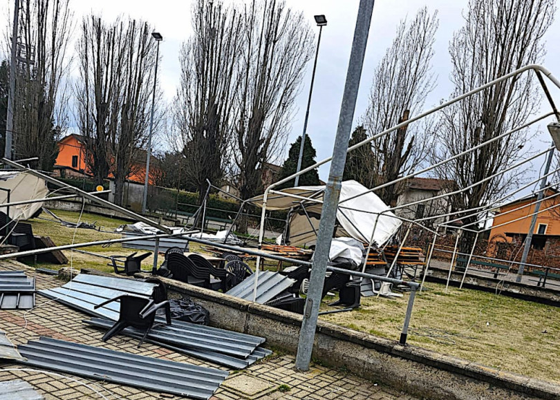 Forte vento: danni alle strutture della Pro Loco di Giarole