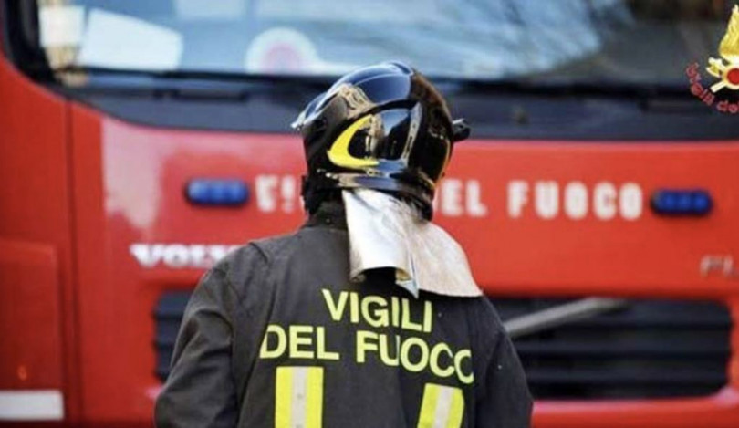 Vigili del Fuoco impegnati per diverse ore per roghi di sterpaglie