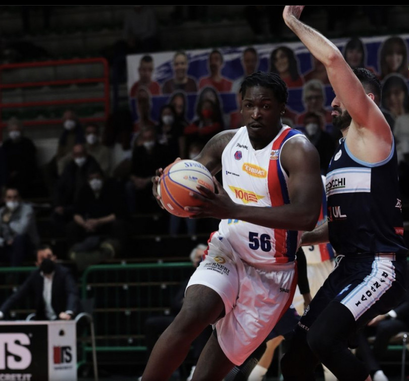 Al “PalaEnergica” va in scena l’Hill-Mais show: con i suoi 26 punti la Novipiù s'impone 74-69 su Orzinuovi