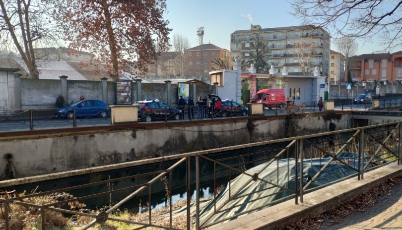 Grave incidente davanti allo stadio a Casale: investita una donna