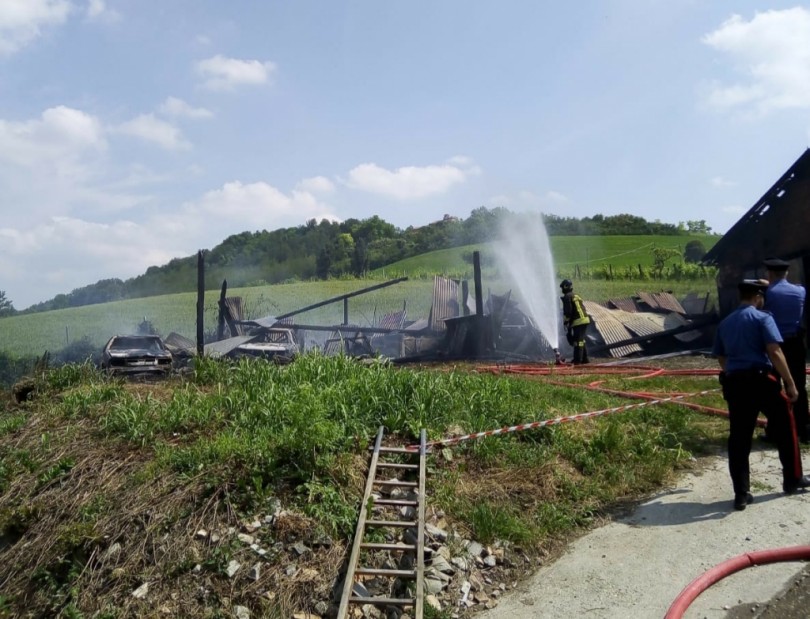 Moncalvo, incendio in un capannone in zona Chiosso, un ferito lieve