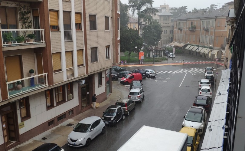 Forti temporali in Monferrato: allerta gialla fino a sera. A Casale chiusi per un'ora i sottopassi di viale San Martino e via Caduti nei Lager Nazisti