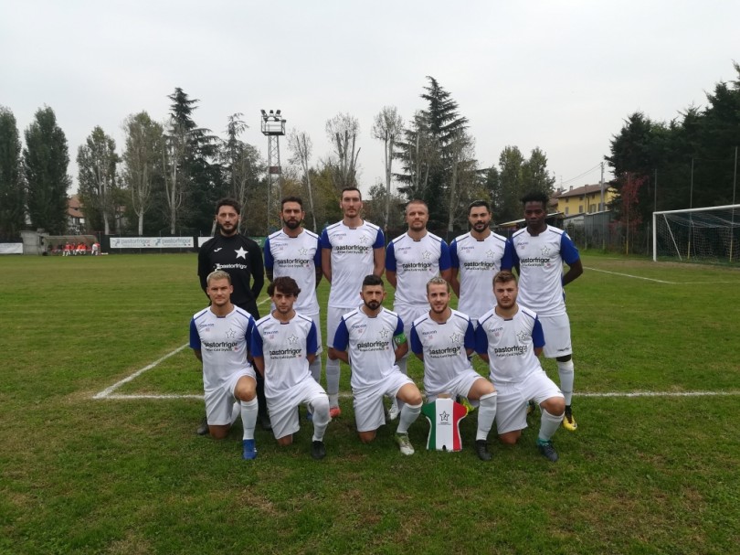 Calcio, il Casale batte la capolista con un gol di Poesio nel recupero. Male Trino e Vale Mado. Continua la corsa di testa per Luese e JCP