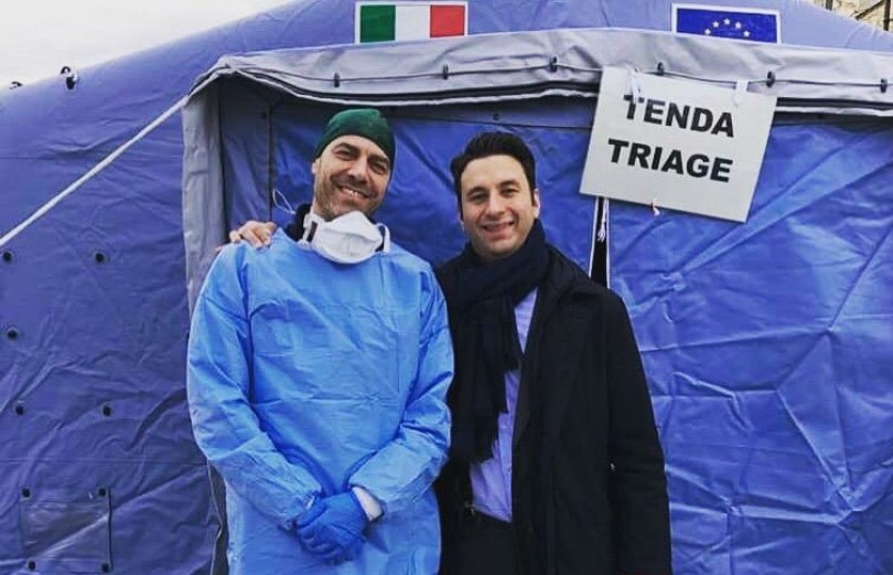 Coronavirus: il sindaco Riboldi in visita alla tenda pre-triage vicino al Santo Spirito