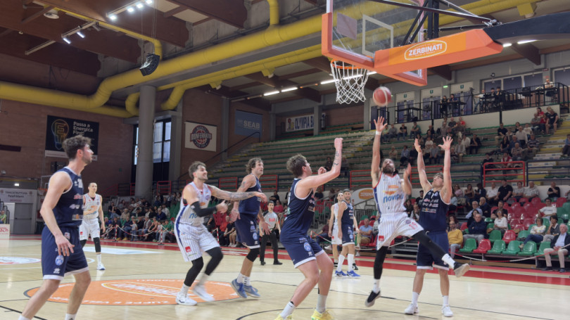 Nell’ultima di campionato la Novipiù cede in casa all’Orlandina: 67-87. Nel play-out c'è Pesaro