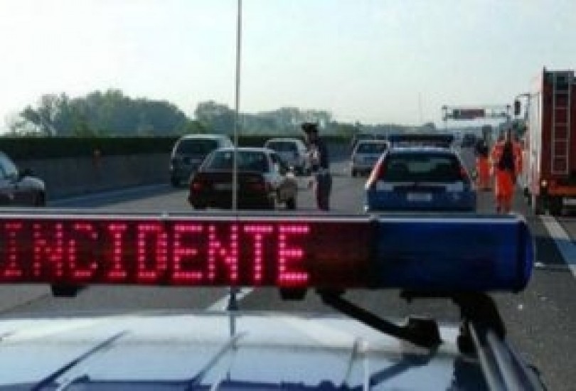 Tragedia sulla A26: si schianta ultraleggero