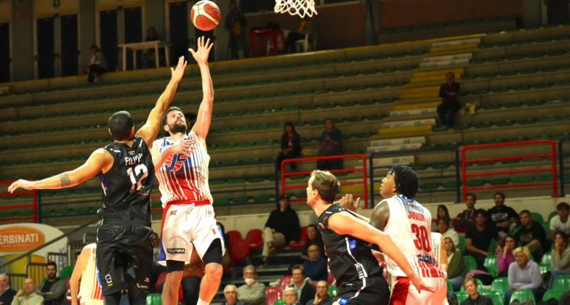 Al debutto in Serie B, la Junior cede in casa alla Esse Solar Gallarate: 57-64
