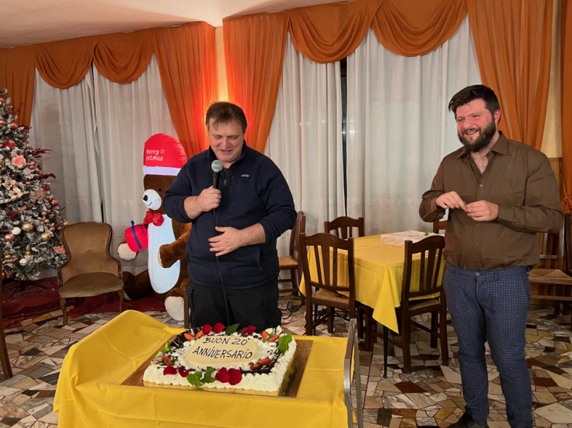 Il Monferrato > Festa a sorpresa per i 20 anni di sacerdozio di don Pavin