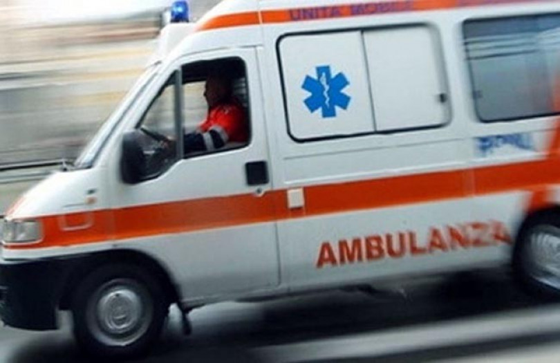 Si ribaltano con l'auto in via Adam: due giovani trasportati all'Ospedale di Alessandria