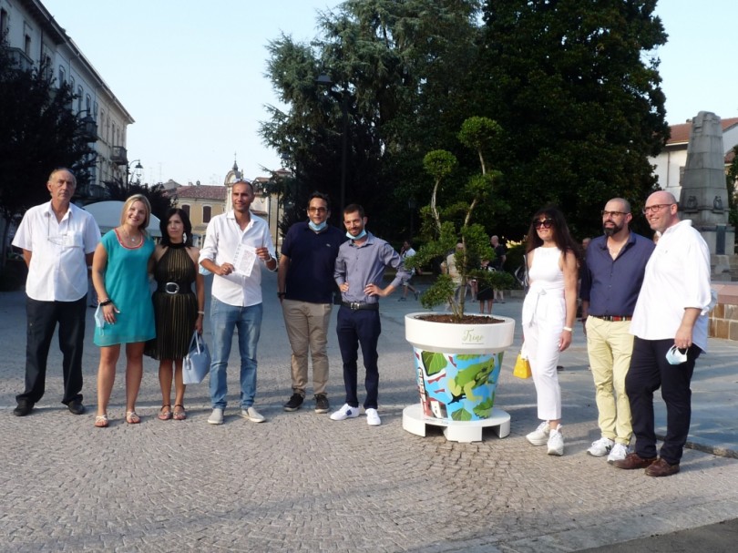 Il nuovo corso Cavour e quindici vasi d'autore a Trino