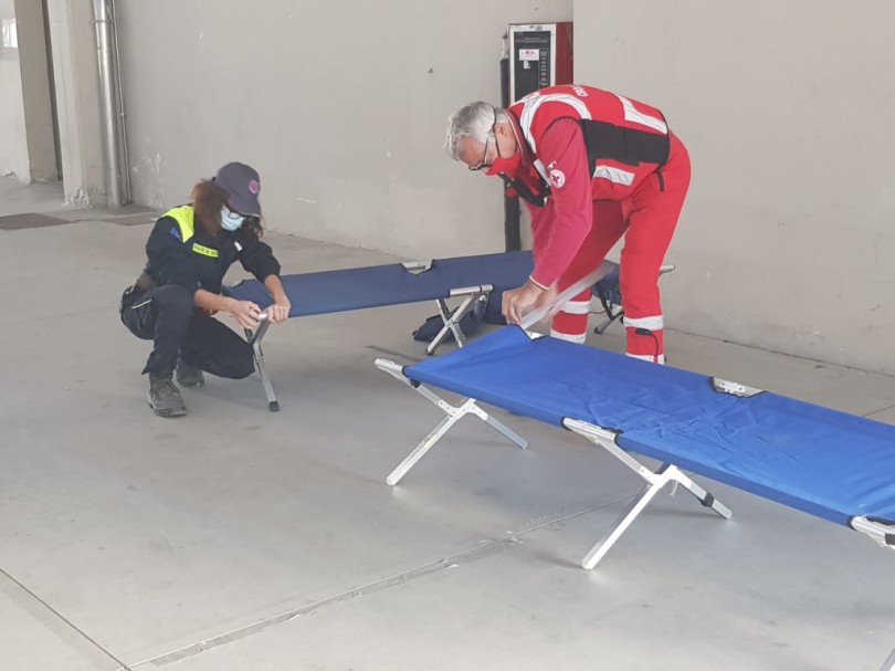 VIDEO - Al PalaFiere iniziate le operazioni di allestimento dei posti letto