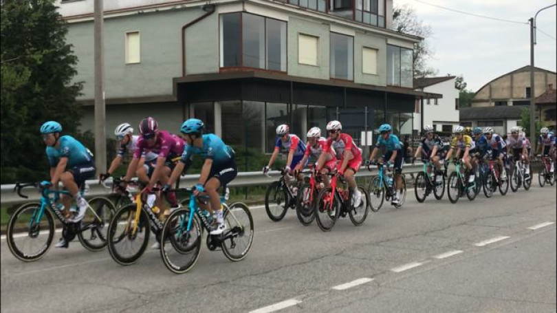 VIDEO - Il passaggio del Giro d'Italia a Cerrina