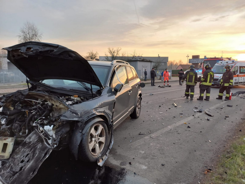 Tre feriti in un frontale sulla Casale-Vercelli