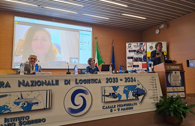 Poche ma condivise regole per l’uso di telefonini e social