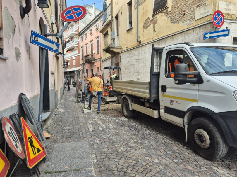 Problemi alla rete idrica in via Azeglio a Casale