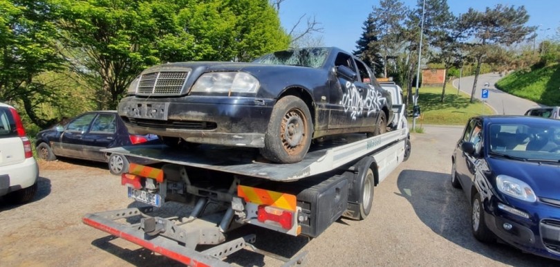 A Valenza proseguono le rimozioni dei veicoli abbandonati