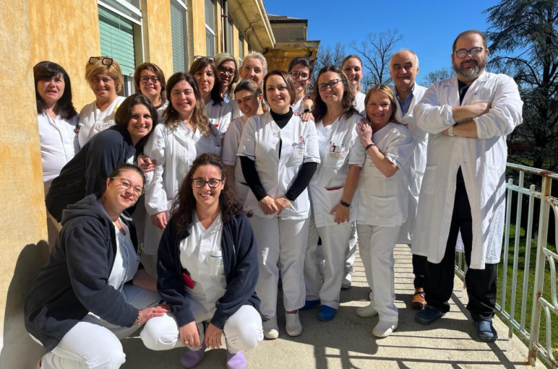 Partorire skin to skin: mamma e papà insieme in sala parto, anche col cesareo