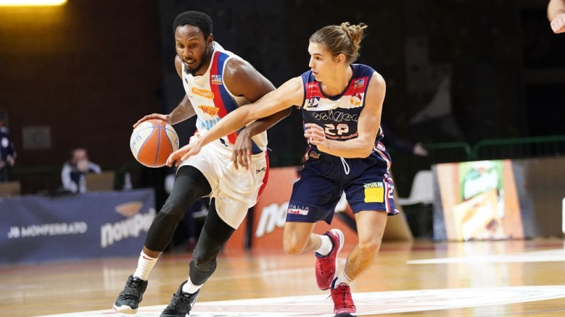 Con un super McDuffie Piacenza si impone sulla Novipiù: 76-82 il finale al PalaFerraris