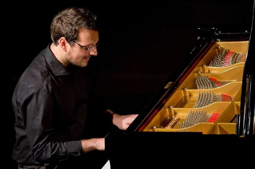 Il pianista Salvatore Tirone in Santa Chiara