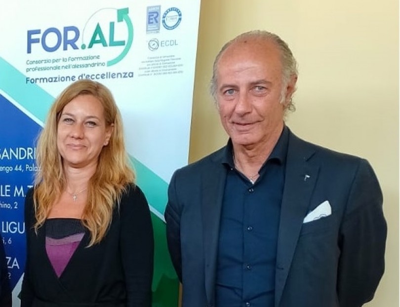 Una panchina rossa contro la violenza sulle donne