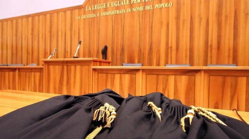 Storia di bastone e coltello, lite tra genero e suocero