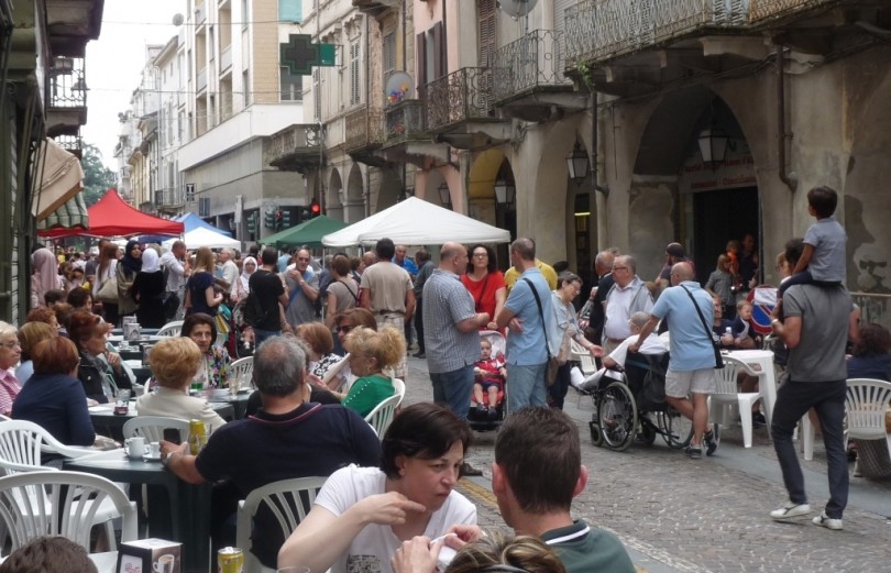 Negozi aperti e shopping: domenica c'è Trino in Piazza