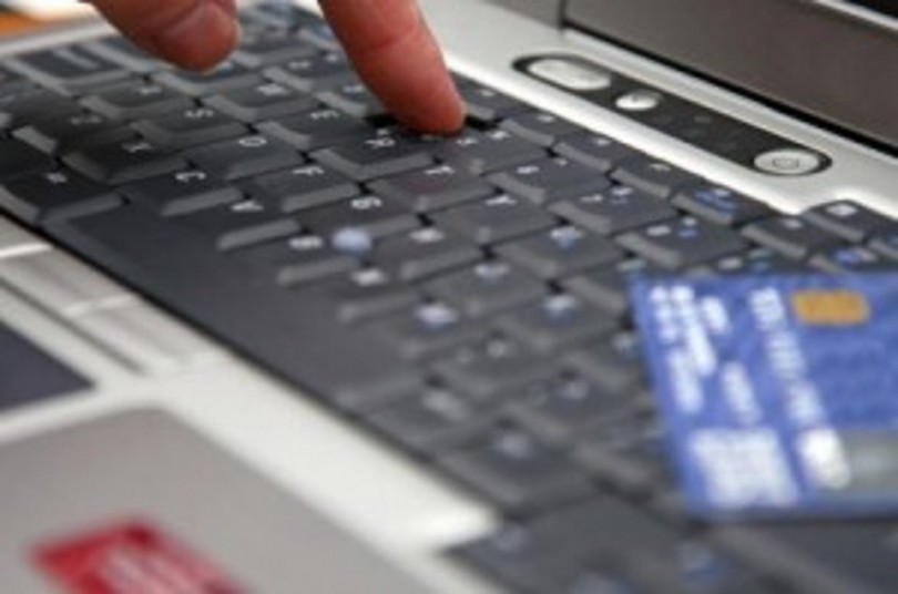 Mette in vendita aspirapolvere su internet: ma è una truffa