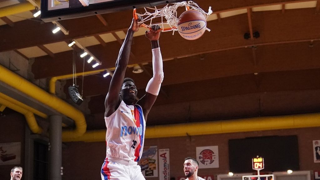 Con una tripla sulla sirena di Lucio Redivo la JBM si aggiudica il derby: 81-78 il finale al PalaFerraris