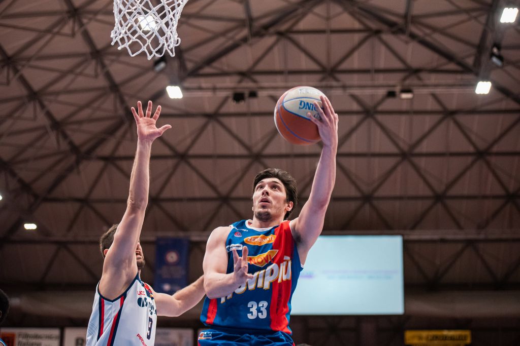 La Novipiù vince in rimonta al PalaFerraris contro una Rieti decimata dagli infortuni: 86-84 il finale