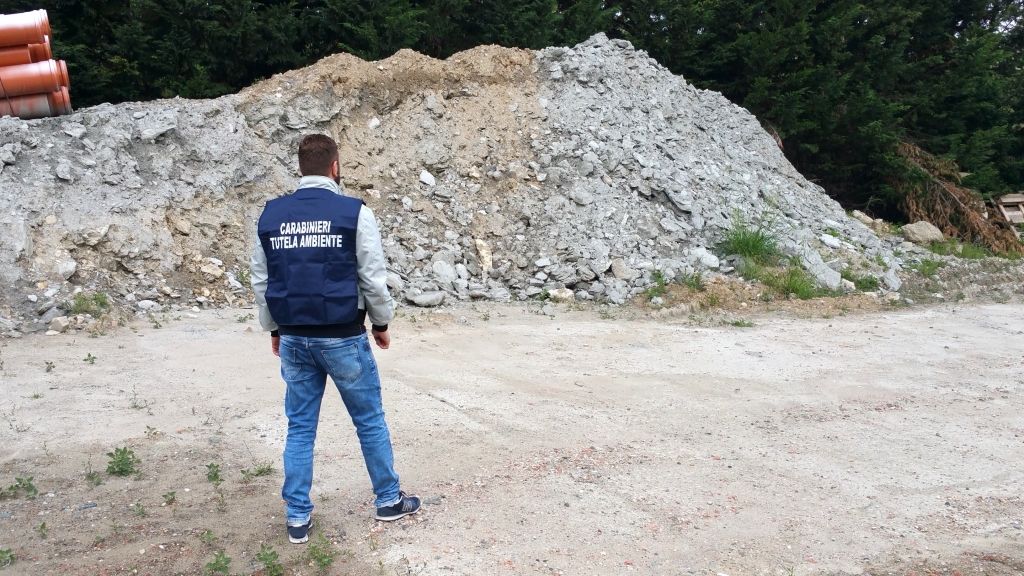 La discarica dei rifiuti inerti mette nei guai un sindaco monferrino