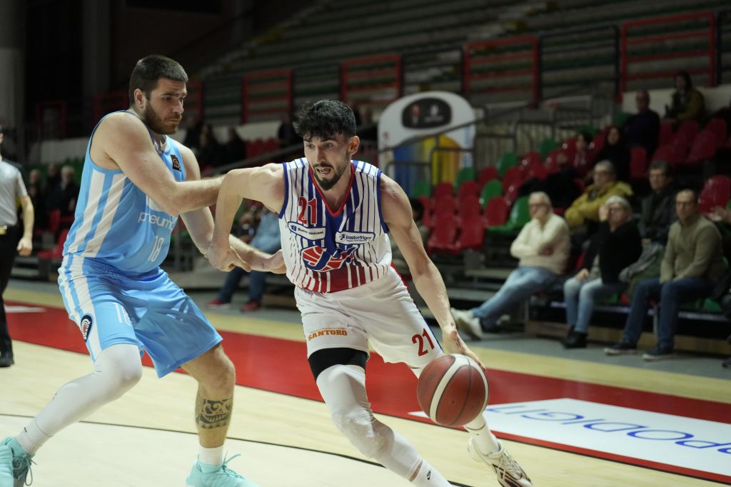 La Junior fa lo sgambetto alla capolista Saronno