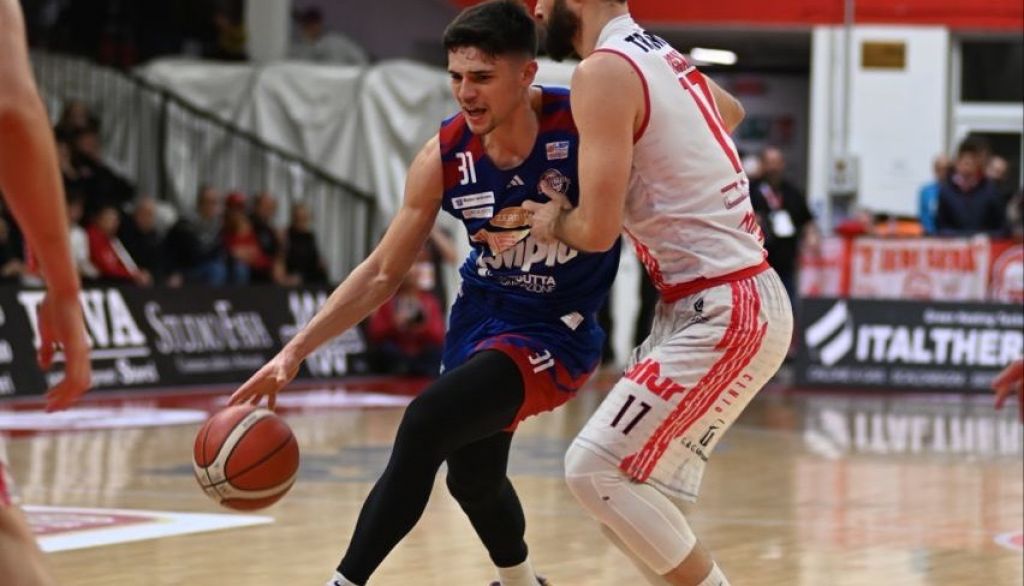 Al “PalaEnergica” la Fortitudo è avanti 28-39 all’intervallo di metà match