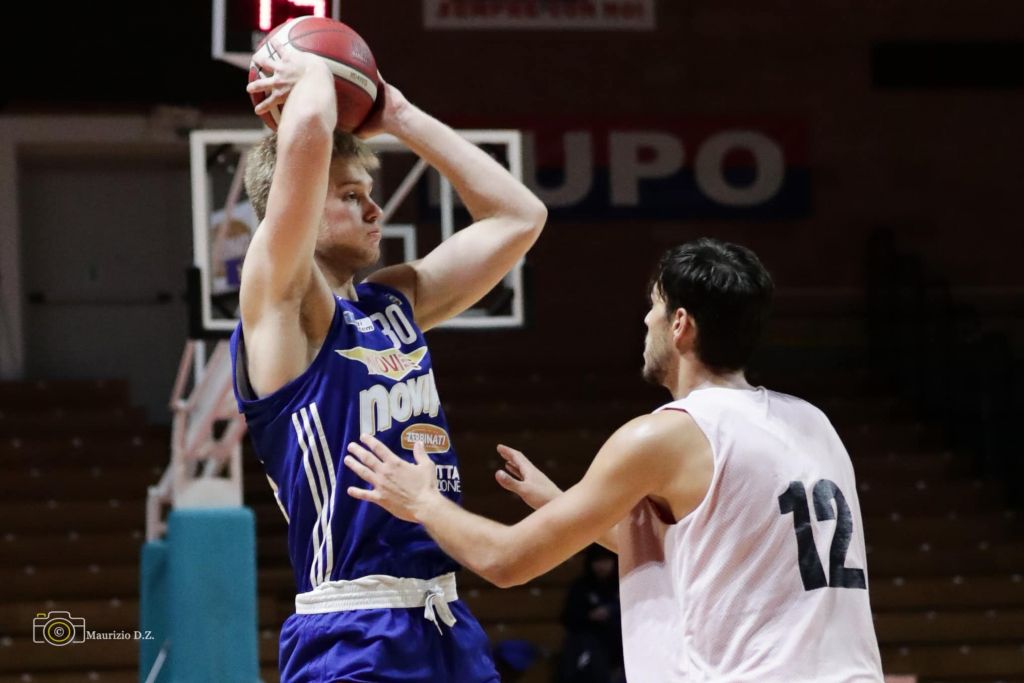 A metà gara la Novipiù è in vantaggio sulla Stella Azzurra 40-29 nell’anticipo