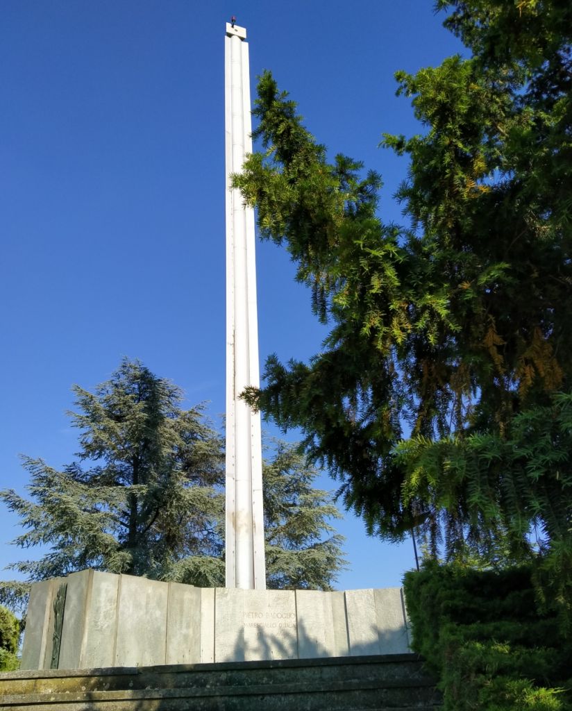 Pinin Farina e la stele di Grazzano