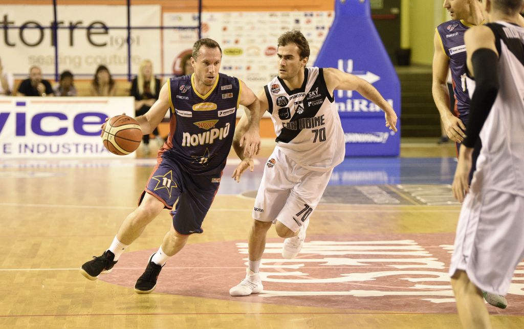 A Udine la Novipiù è in vantaggio di 4 punti all'intervallo di metà partita: 35-39