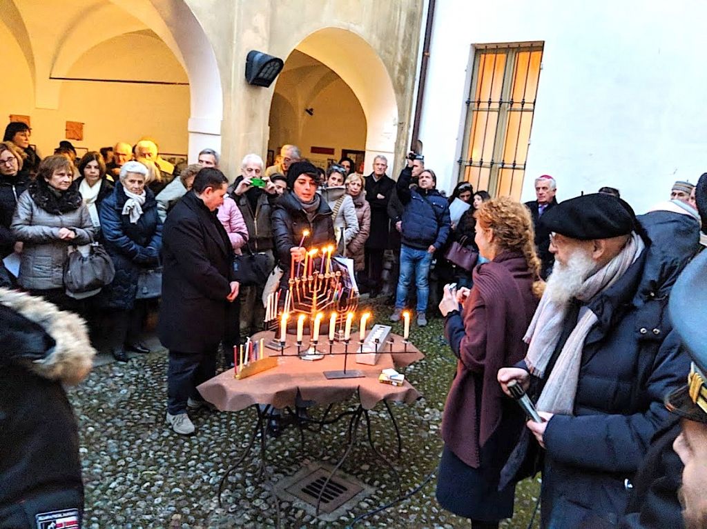 Mai così tante luci di chanukkah