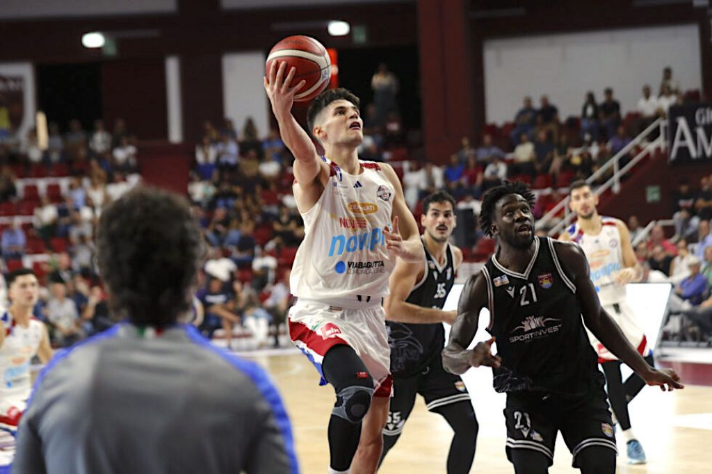 Vigevano è in vantaggio sulla Novipiù 42-38 all'intervallo di metà gara