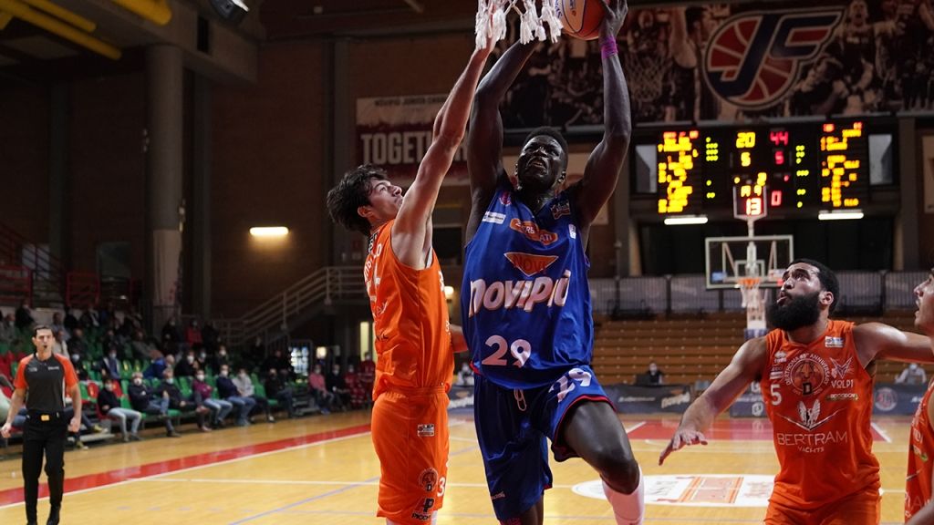 Al PalaFerraris la Reale Mutua Torino passa 73-106 nel terzo match del girone di SuperCoppa