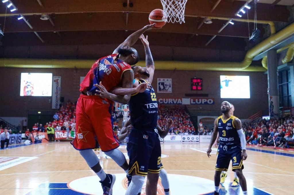 La Novipiù chiude avanti il primo tempo di gara-4 contro Verona: 31-26 il punteggio
