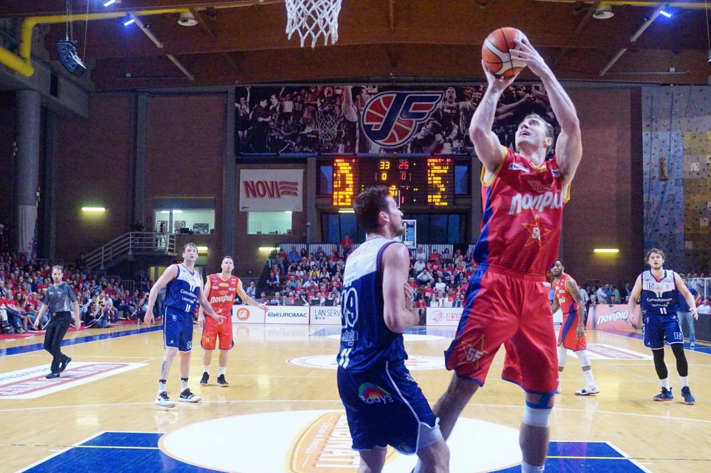 Vittoria a fil di sirena per la Novipiù contro Bologna: 85-83