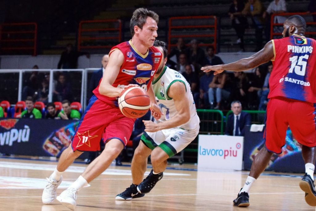 A Trapani si segna tantissimo: alla fine del primo tempo il punteggio è 63-50