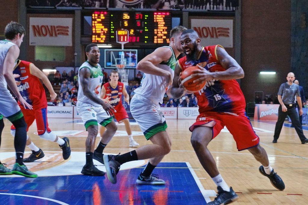 La Novipiù schianta Siena: 90-60 il punteggio finale