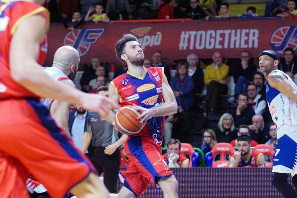 La Novipiù vince con ampio margine (89-62) il match del PalaFerraris con Cassino